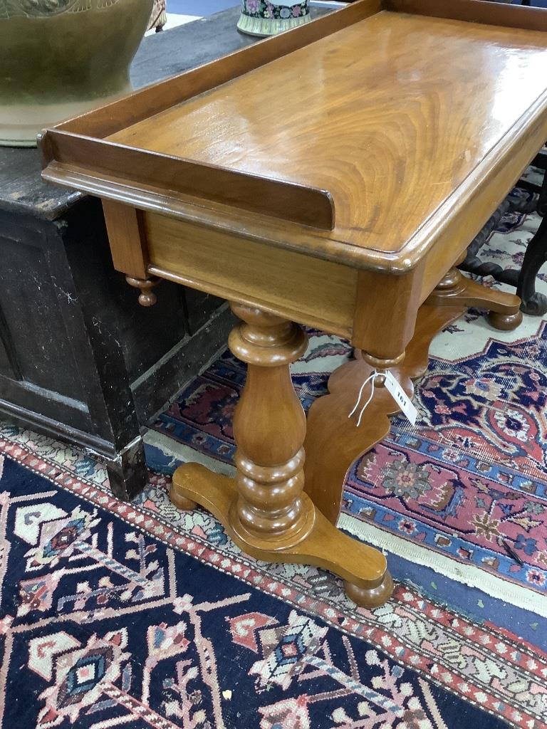 A Victorian walnut wash stand, width 114cm, depth 50cm, height 75cm